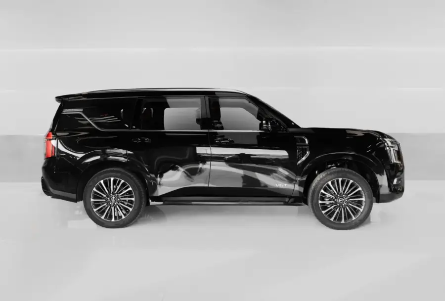 Rent Nissan Patrol Platinum Black in Dubai — photo 3 of 8