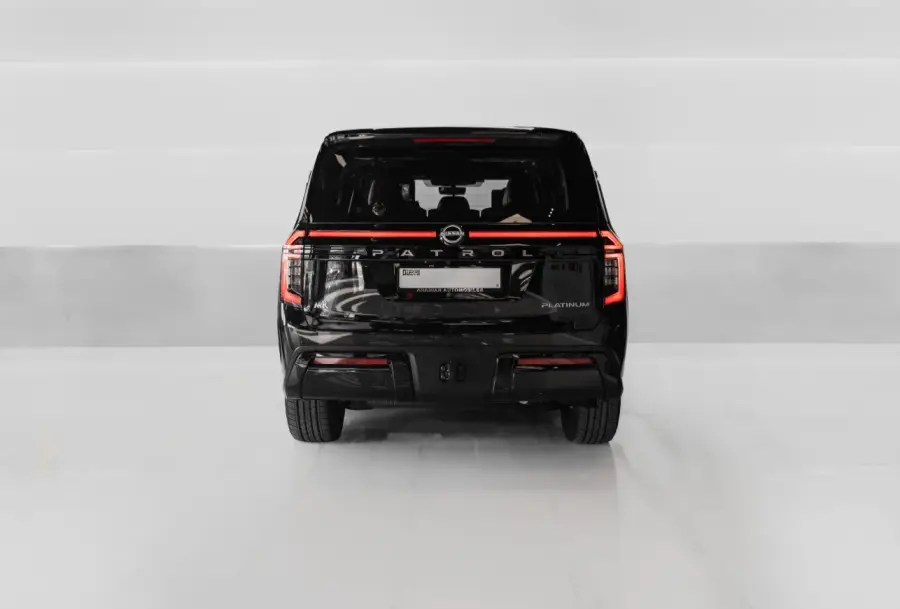 Rent Nissan Patrol Platinum Black in Dubai — photo 4 of 8