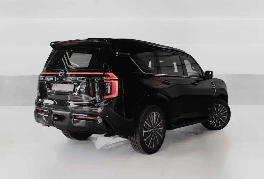 Rent Nissan Patrol Platinum Black in Dubai — photo 5 of 8