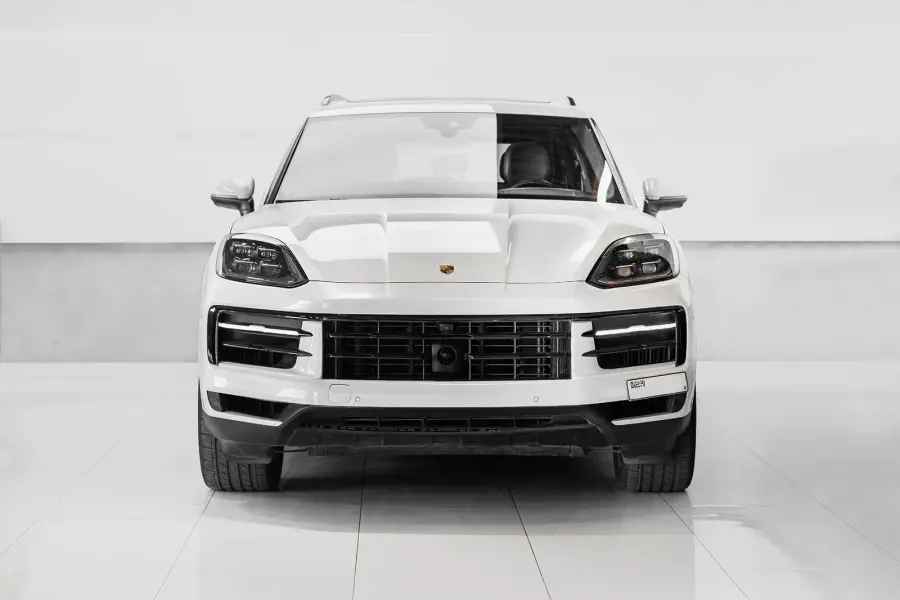 Rent Porsche Cayenne Silver in Dubai — photo 2 of 8