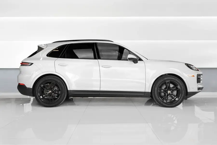 Rent Porsche Cayenne Silver in Dubai — photo 4 of 8