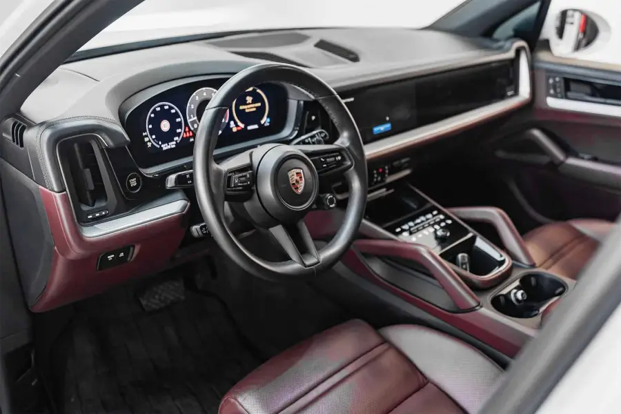 Rent Porsche Cayenne Silver in Dubai — photo 5 of 8