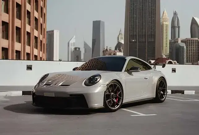 เช่ารถ Porsche GT3 สีเทาในดูไบ — รูปที่ 2 จาก 7