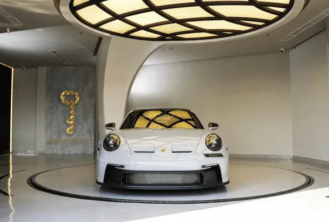เช่ารถ Porsche GT3 สีเทาในดูไบ — รูปที่ 6 จาก 7