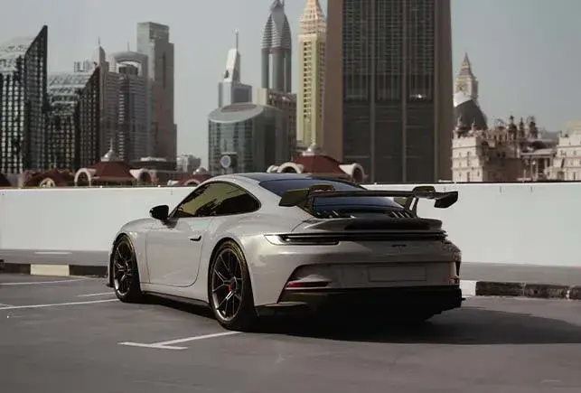 เช่ารถ Porsche GT3 สีเทาในดูไบ — รูปที่ 7 จาก 7