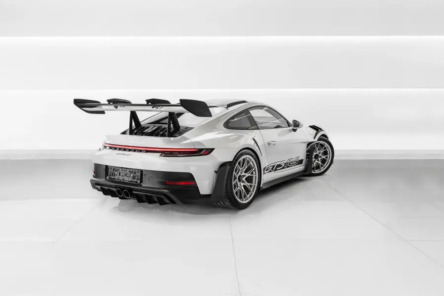 Alquiler de coches Porsche GT3 RS Blanco en Dubái — foto 4 de 9