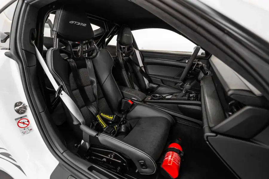 Alquiler de coches Porsche GT3 RS Blanco en Dubái — foto 7 de 9
