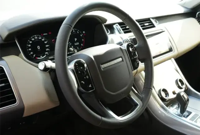 Rent Range Rover Sport White in Dubai — photo 4 of 6
