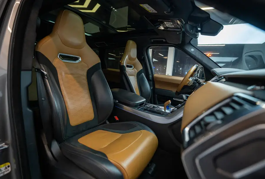 Rent Range Rover SVR Silver in Dubai — photo 6 of 7