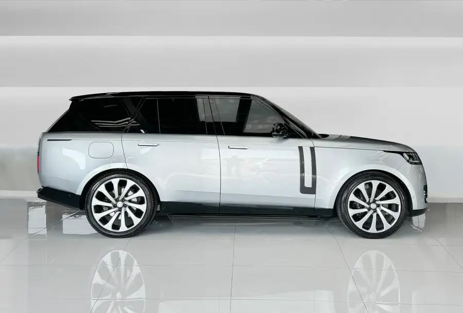 Rent Range Rover Vogue Silver in Dubai — photo 4 of 7