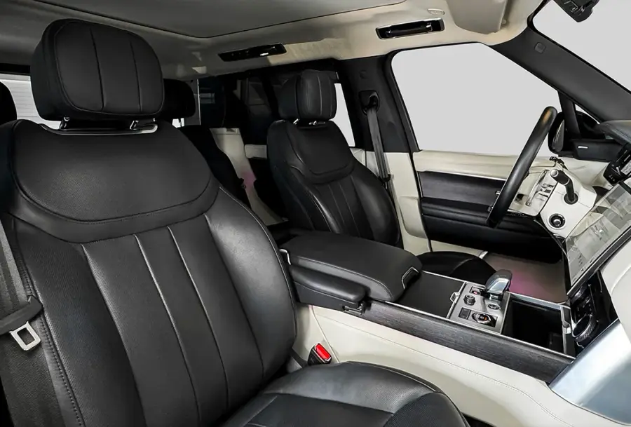Rent Range Rover Vogue Silver in Dubai — photo 5 of 7