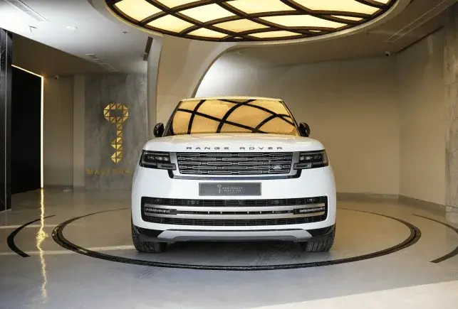 Rent Range Rover Vogue White in Dubai — photo 3 of 6