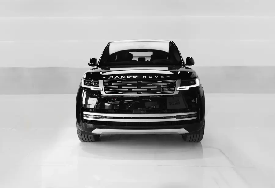 Rent Range Rover Vogue Black in Dubai — photo 2 of 9