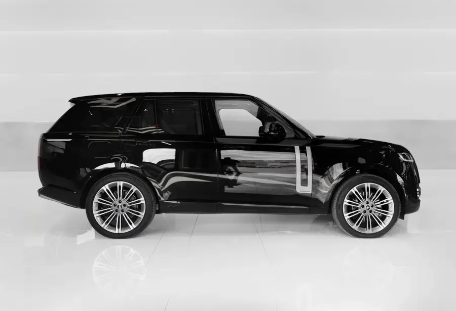Rent Range Rover Vogue Black in Dubai — photo 3 of 9