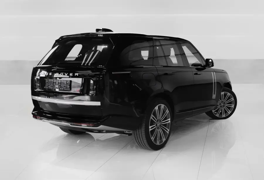 Rent Range Rover Vogue Black in Dubai — photo 5 of 9