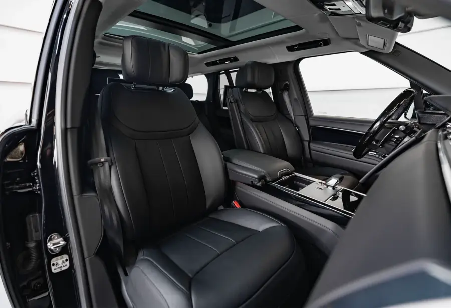 Rent Range Rover Vogue Black in Dubai — photo 6 of 9