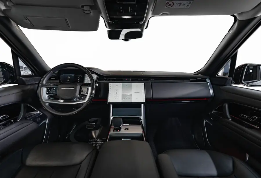 Rent Range Rover Vogue Black in Dubai — photo 7 of 9
