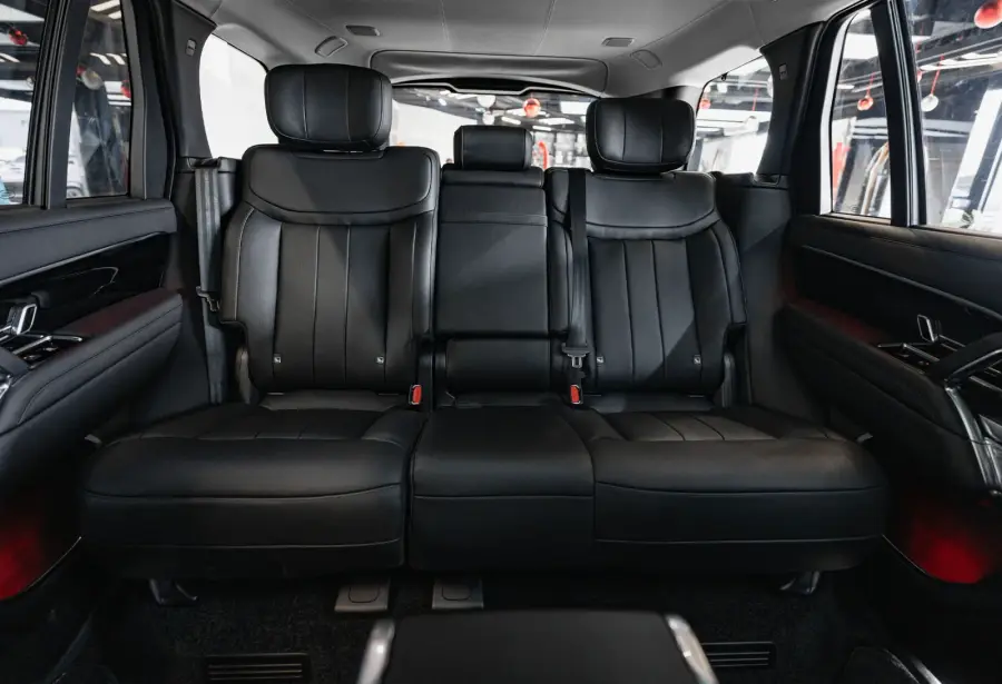 Rent Range Rover Vogue Black in Dubai — photo 9 of 9