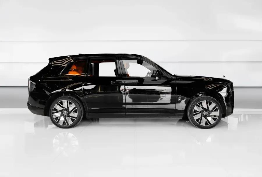 Rent Rolls Royce Cullinan Beige in Dubai — Rolls-Royce — photo 4 of 8