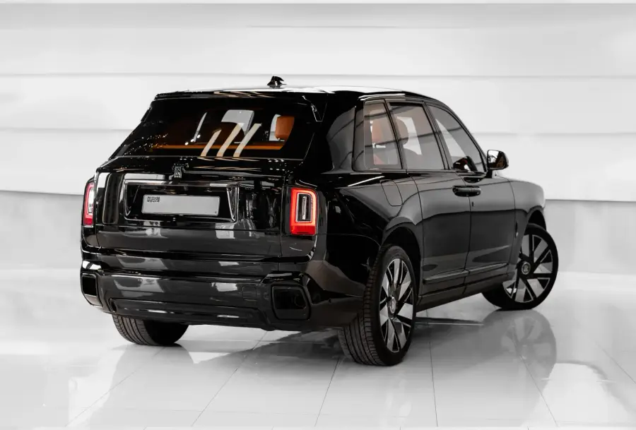 Rent Rolls Royce Cullinan Beige in Dubai — Rolls-Royce — photo 5 of 8