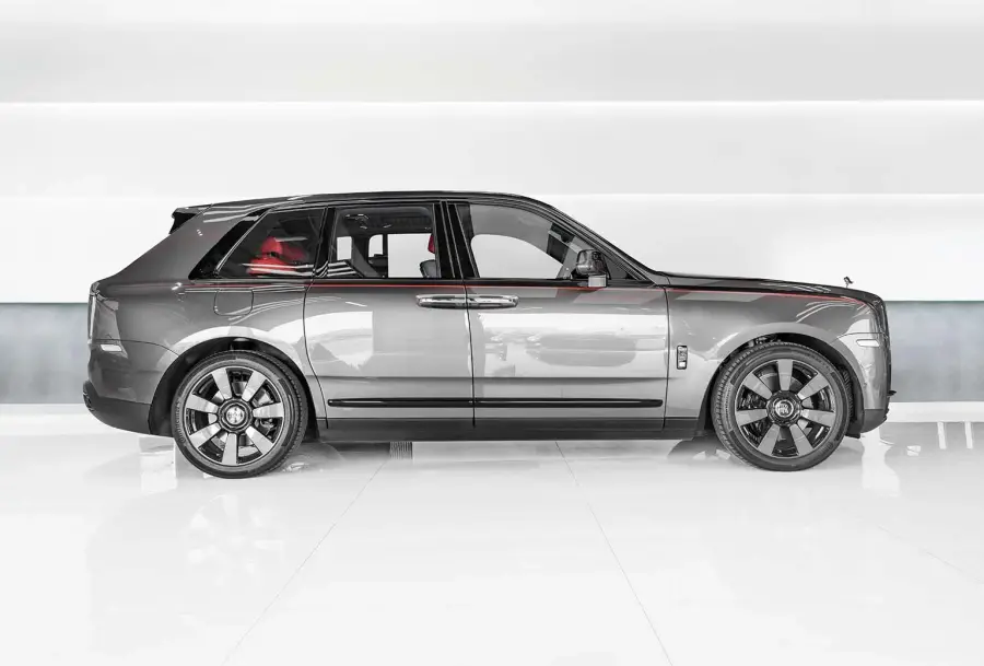 Rent Rolls Royce Cullinan Grey in Dubai — Rolls-Royce — photo 5 of 6