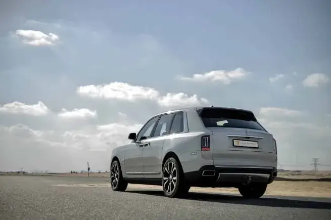 Rent Rolls Royce Cullinan White in Dubai — Rolls-Royce — photo 5 of 6