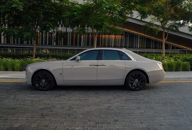 Rent Rolls Royce Ghost Grey in Dubai — Rolls-Royce — photo 4 of 7