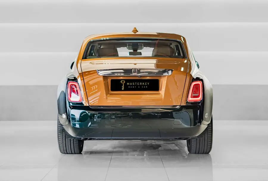 Rent Rolls Royce Phantom Green in Dubai — Rolls-Royce — photo 4 of 7