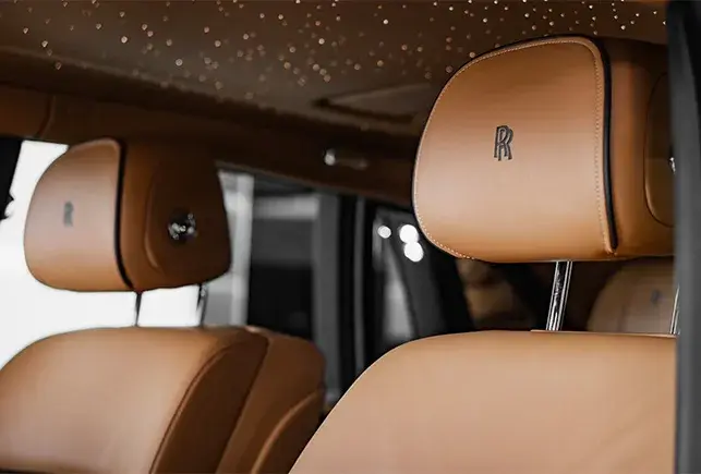 Rent Rolls Royce Phantom Green in Dubai — Rolls-Royce — photo 5 of 7