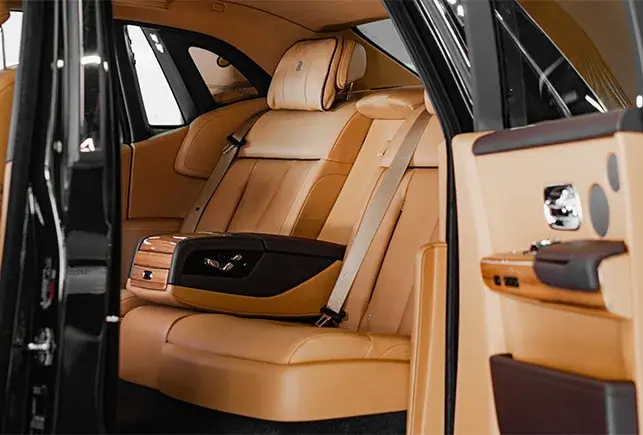 Rent Rolls Royce Phantom Green in Dubai — Rolls-Royce — photo 6 of 7