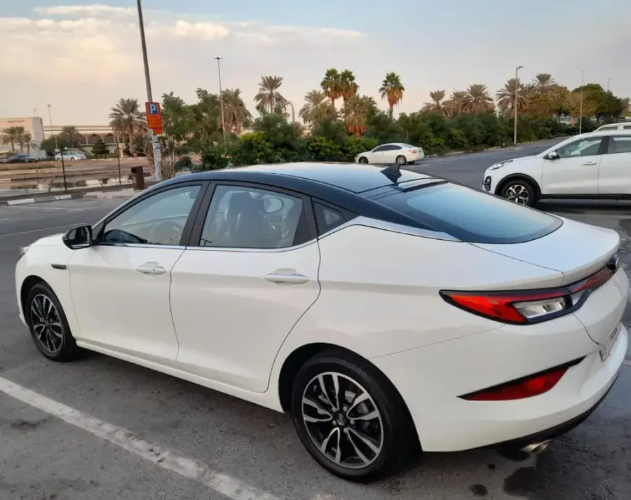 Rent JAC J7 White 2023 in Dubai — photo 3 of 8