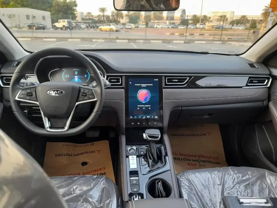 Rent JAC J7 White 2023 in Dubai — photo 5 of 8