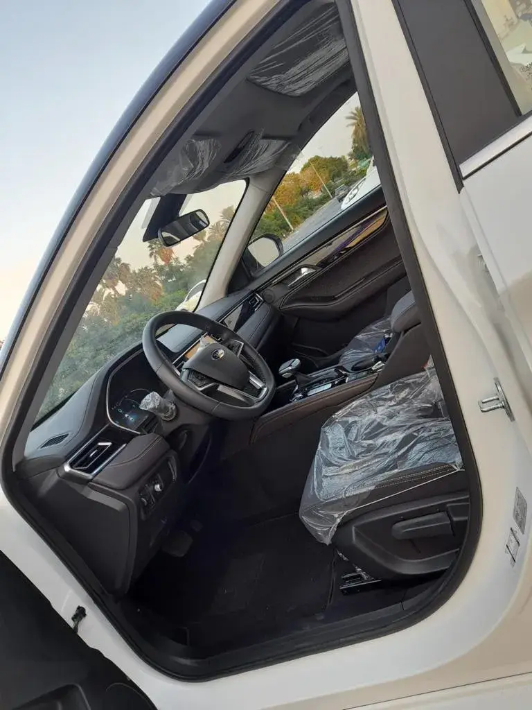 Rent JAC J7 White 2023 in Dubai — photo 7 of 8