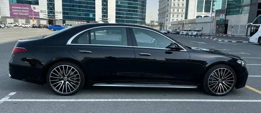 Rent Mercedes-Benz S500 4MATIC Black 2023 in Dubai — photo 4 of 35