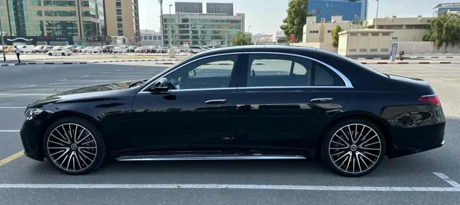 Rent Mercedes-Benz S500 4MATIC Black 2023 in Dubai — photo 5 of 35