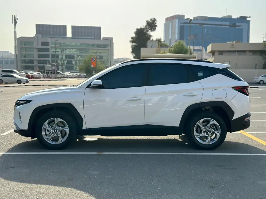 Аренда авто Hyundai Tucson белого цвета 2024 в Дубае в аренду в Дубай, ОАЭ — Hyundai — фото 3 из 7