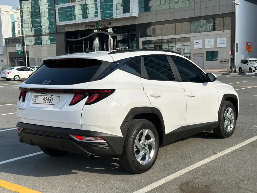 Аренда авто Hyundai Tucson белого цвета 2024 в Дубае в аренду в Дубай, ОАЭ — Hyundai — фото 4 из 7