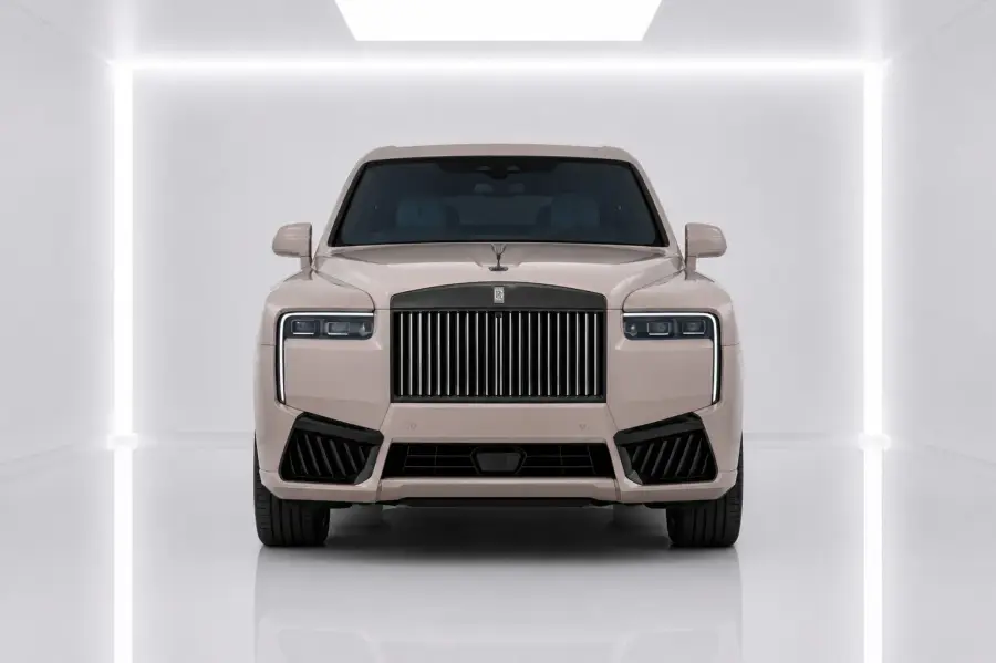 Rent Rolls-Royce Cullinan Brown 2025 in Dubai — photo 1 of 9