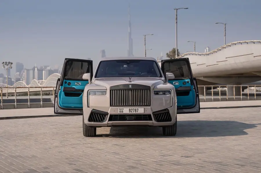 Rent Rolls-Royce Cullinan Brown 2025 in Dubai — photo 3 of 9