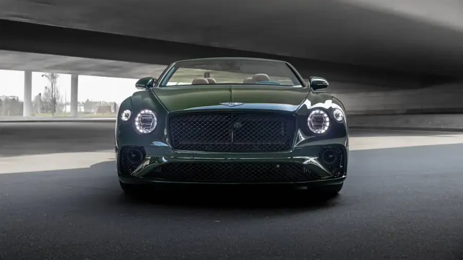 Rent Bentley GTC Green in Dubai — photo 3 of 9