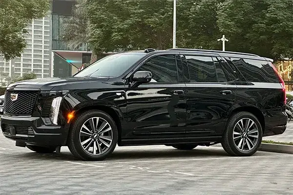 Rent Cadillac Escalade Black 2025 in Dubai — photo 4 of 9