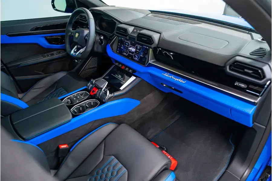เช่ารถ Lamborghini Urus สีน้ำเงิน 2025 ในดูไบ — รูปที่ 4 จาก 6