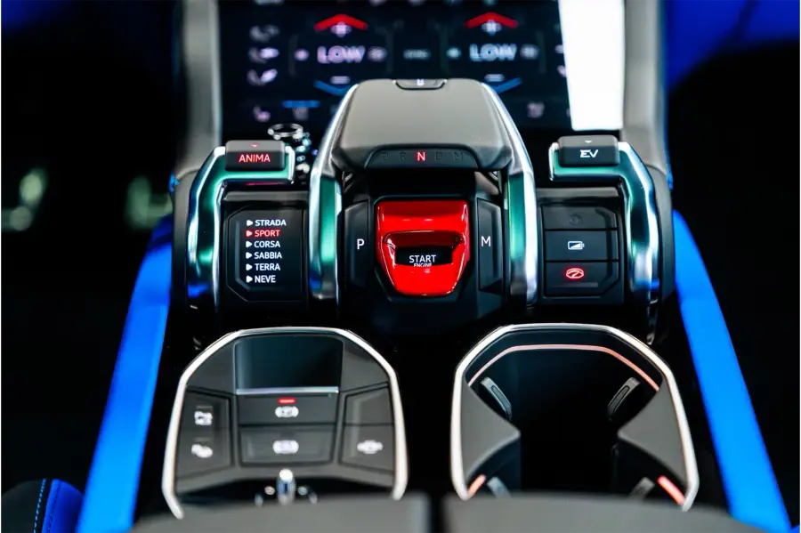 เช่ารถ Lamborghini Urus สีน้ำเงิน 2025 ในดูไบ — รูปที่ 5 จาก 6
