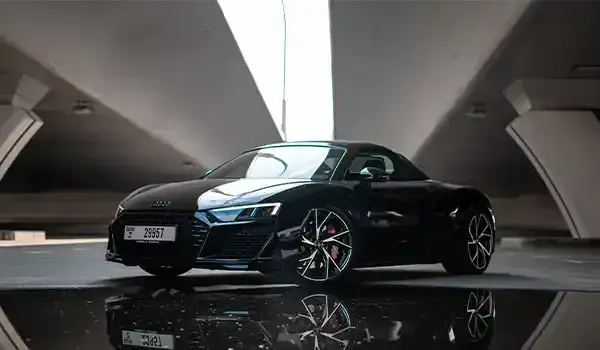 在迪拜租赁黑色奥迪R8 Spyder — Audi — 第 2 张，共 9 张