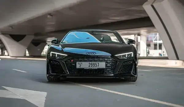 在迪拜租赁黑色奥迪R8 Spyder — Audi — 第 3 张，共 9 张