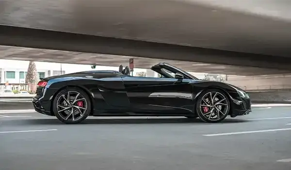 在迪拜租赁黑色奥迪R8 Spyder — Audi — 第 4 张，共 9 张