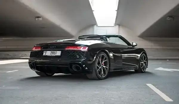 在迪拜租赁黑色奥迪R8 Spyder — Audi — 第 6 张，共 9 张