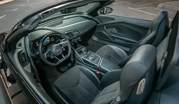 在迪拜租赁黑色奥迪R8 Spyder — Audi — 第 7 张，共 9 张
