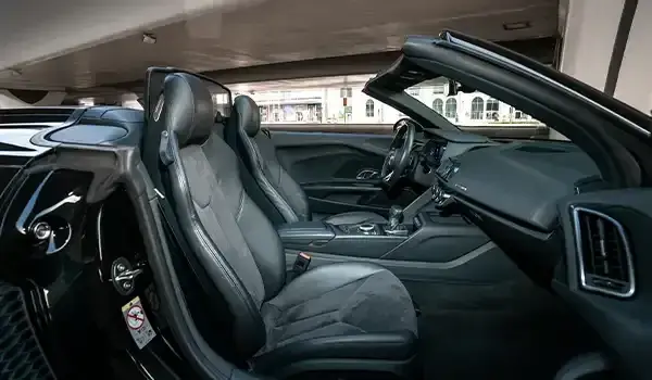 在迪拜租赁黑色奥迪R8 Spyder — Audi — 第 8 张，共 9 张