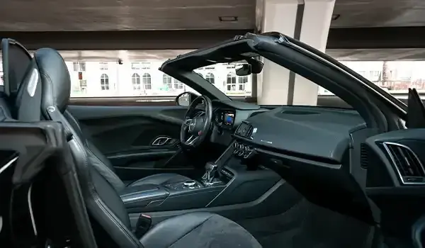 在迪拜租赁黑色奥迪R8 Spyder — Audi — 第 9 张，共 9 张